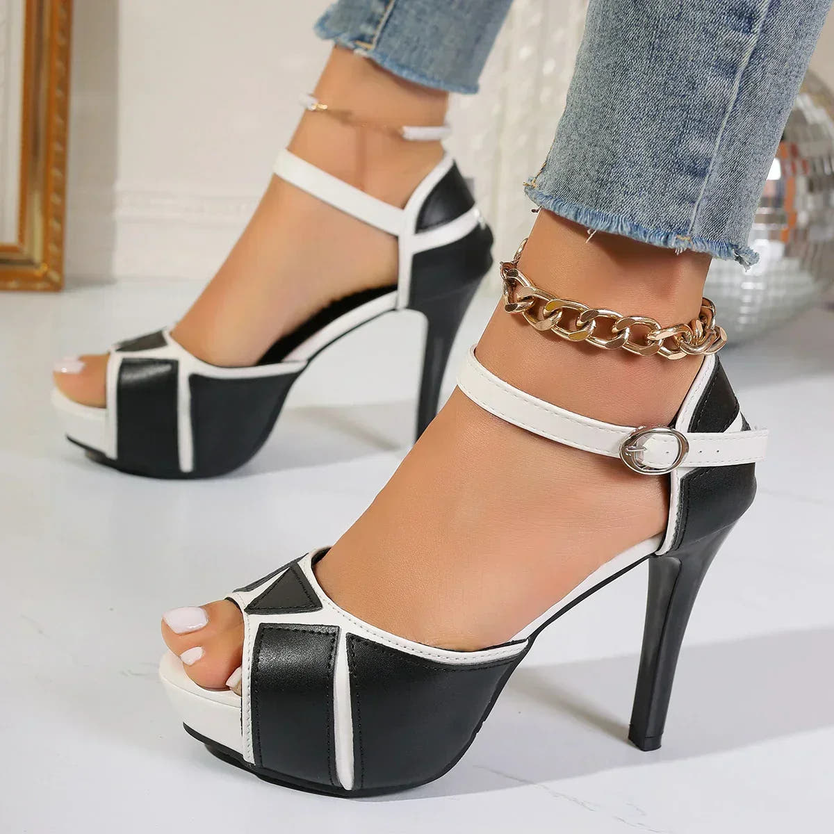 Ariadna | Classic Ankle Strap Heels
