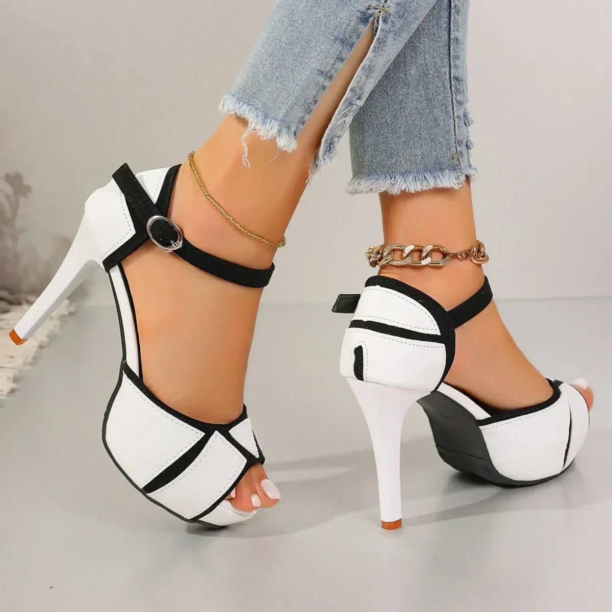 Ariadna | Classic Ankle Strap Heels