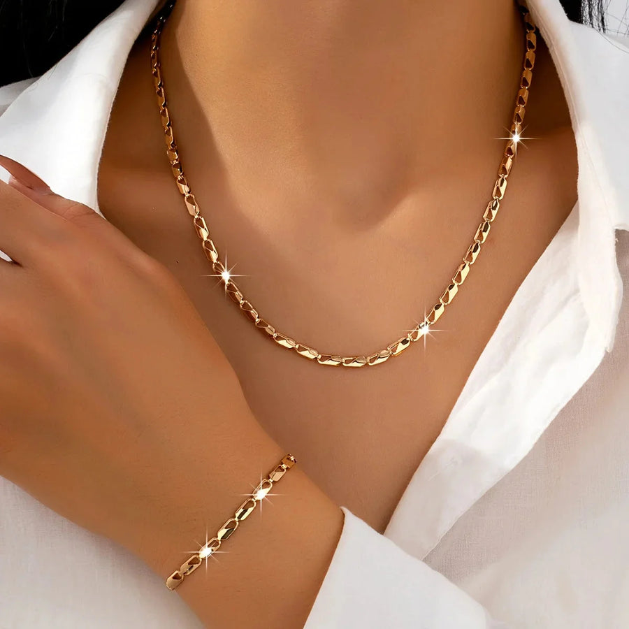 Elegant Gold Necklace and Bracelet Set