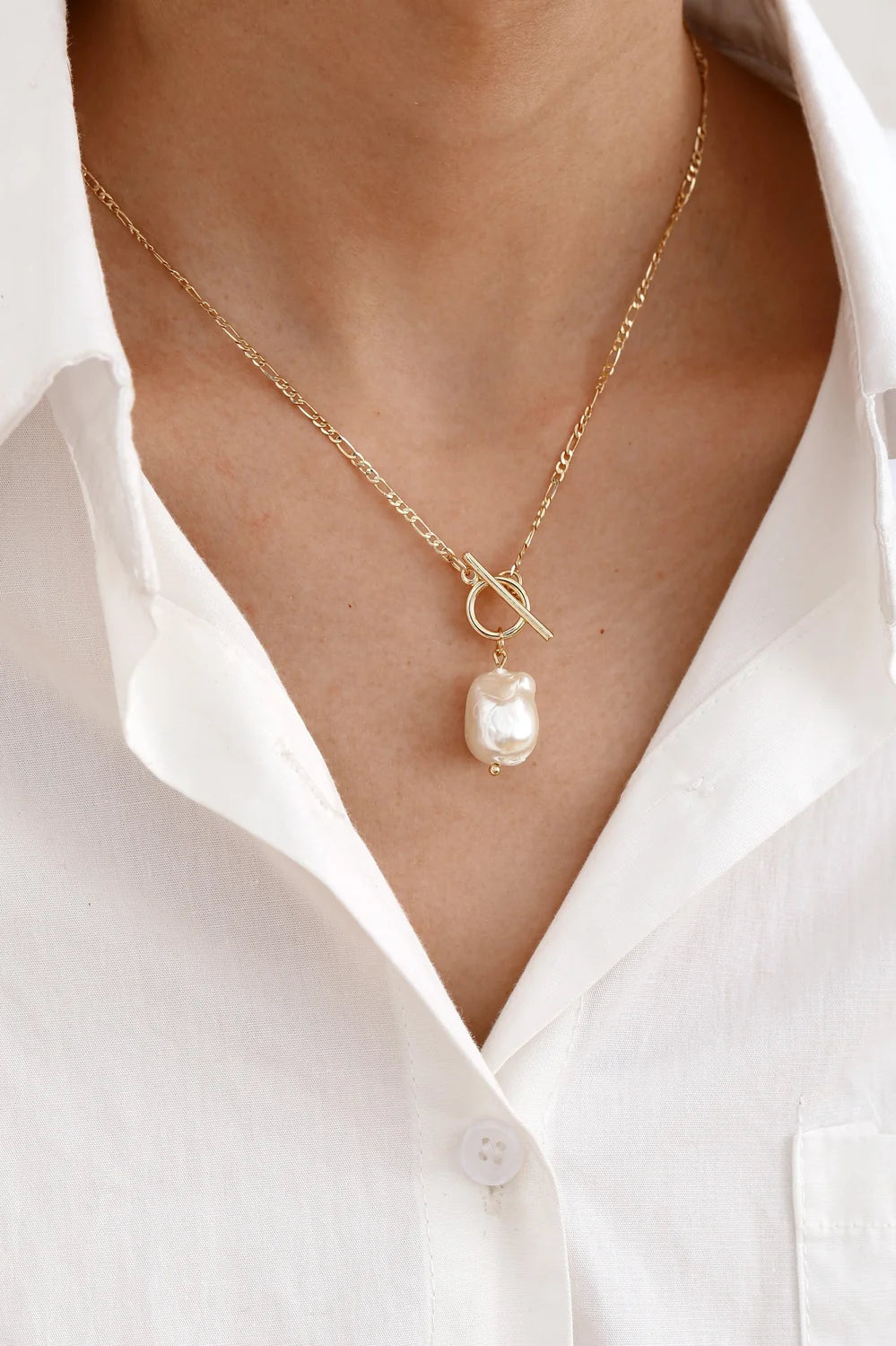 Elegant Necklace with Golden Pearl