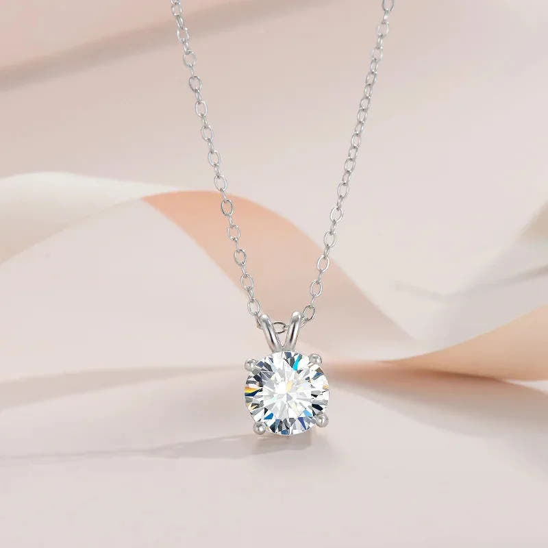 Exclusive Necklace with Moissanite-Style Stone