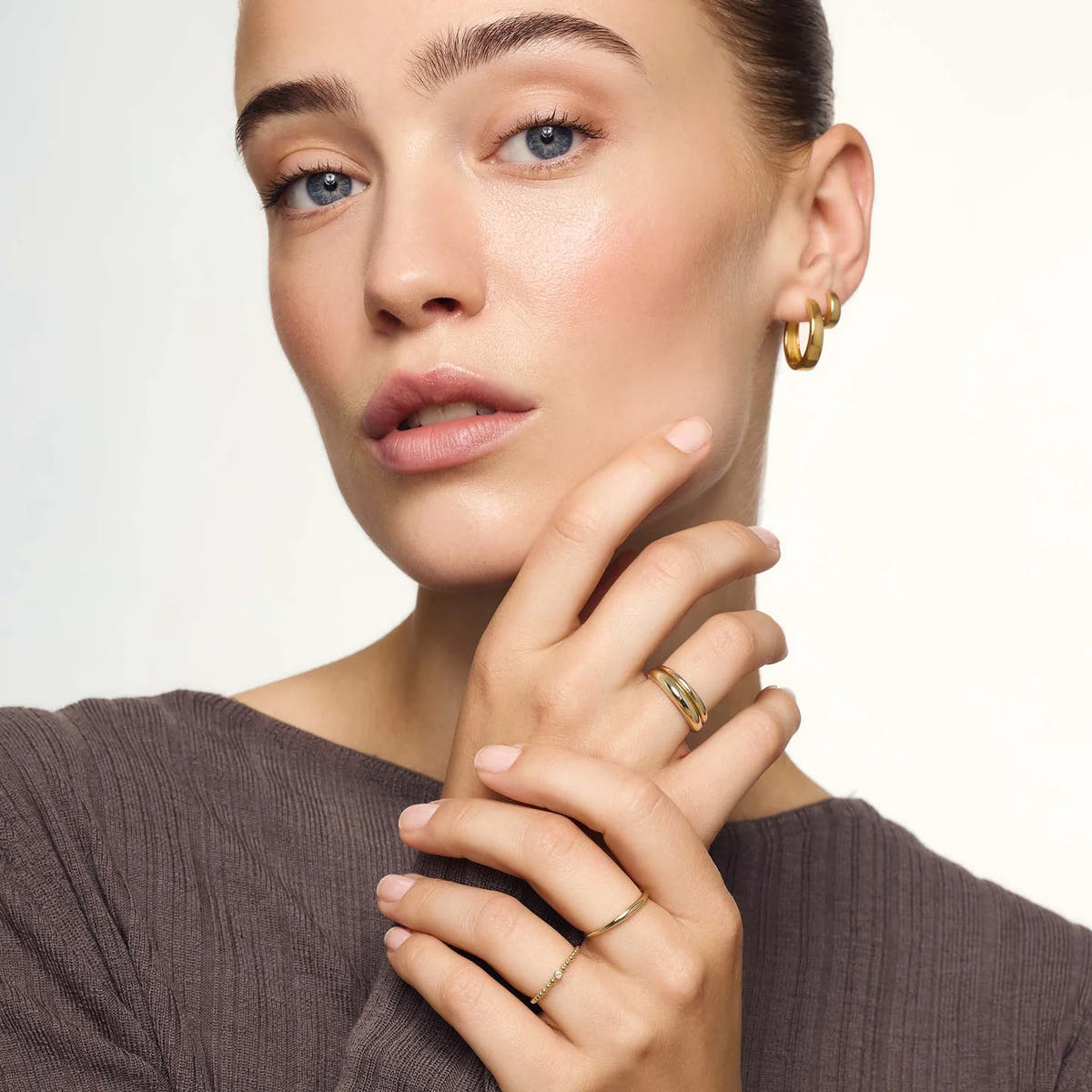 Gia Hoops | Gold