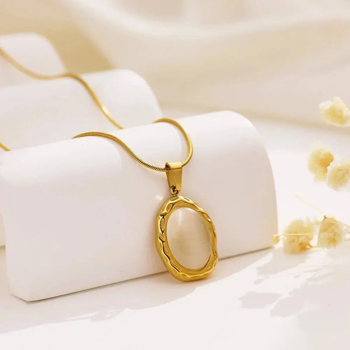 Gold-Tone Necklace with Oval Cat's Eye Opal