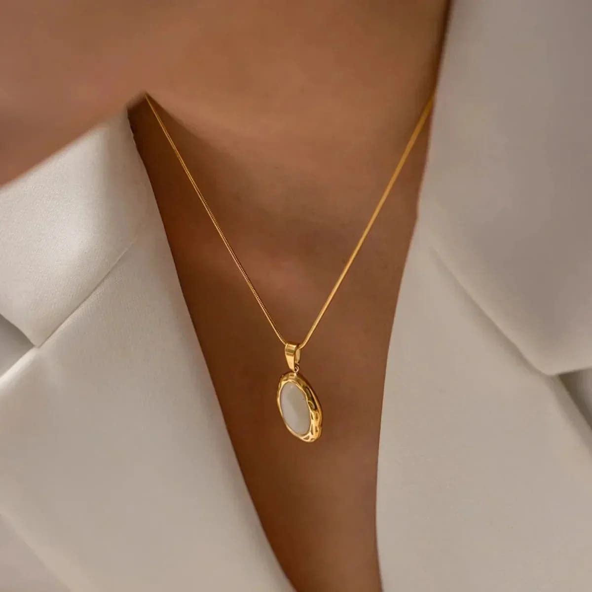 Gold-Tone Necklace with Oval Cat's Eye Opal