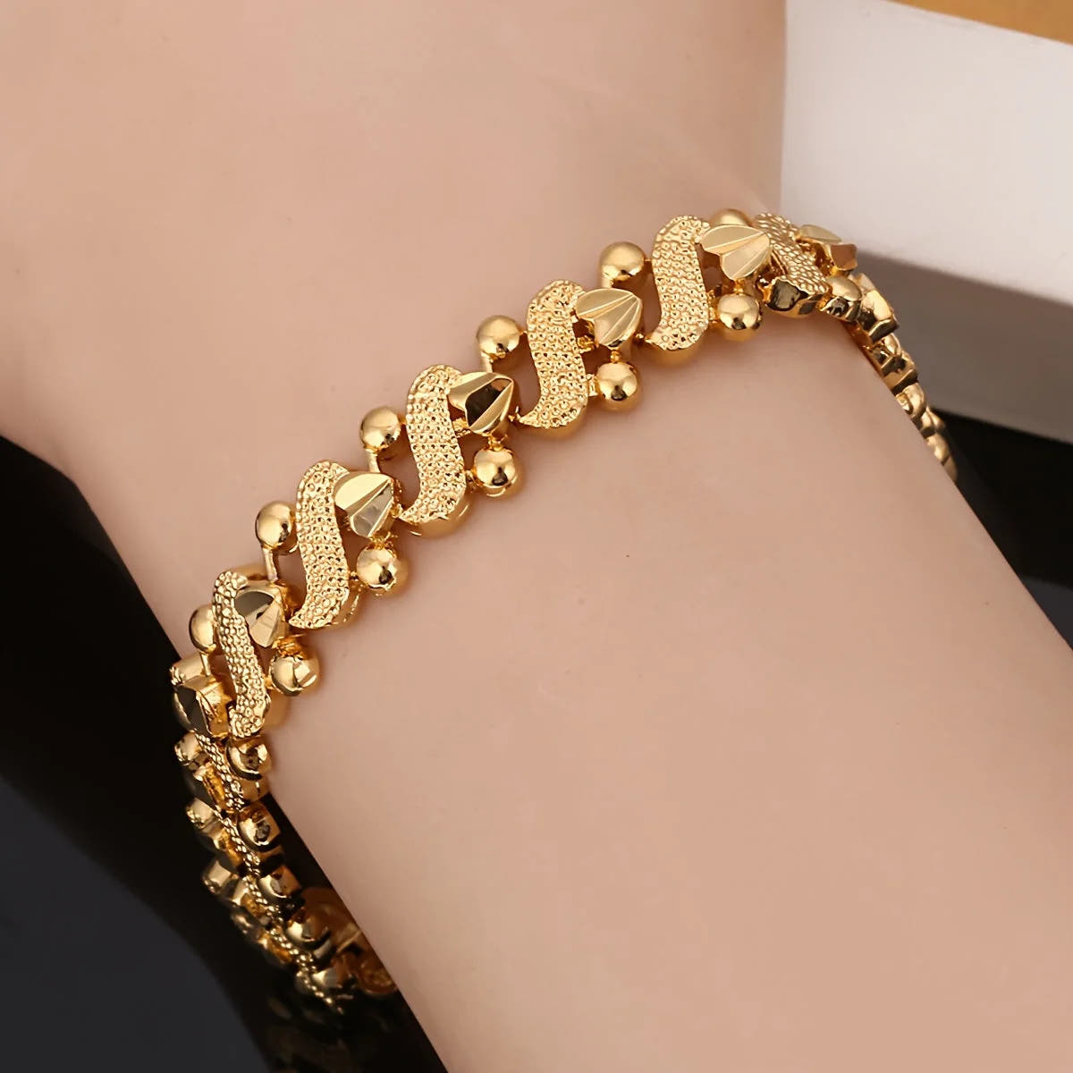 Lily Ornate Wave Bracelet | Gold
