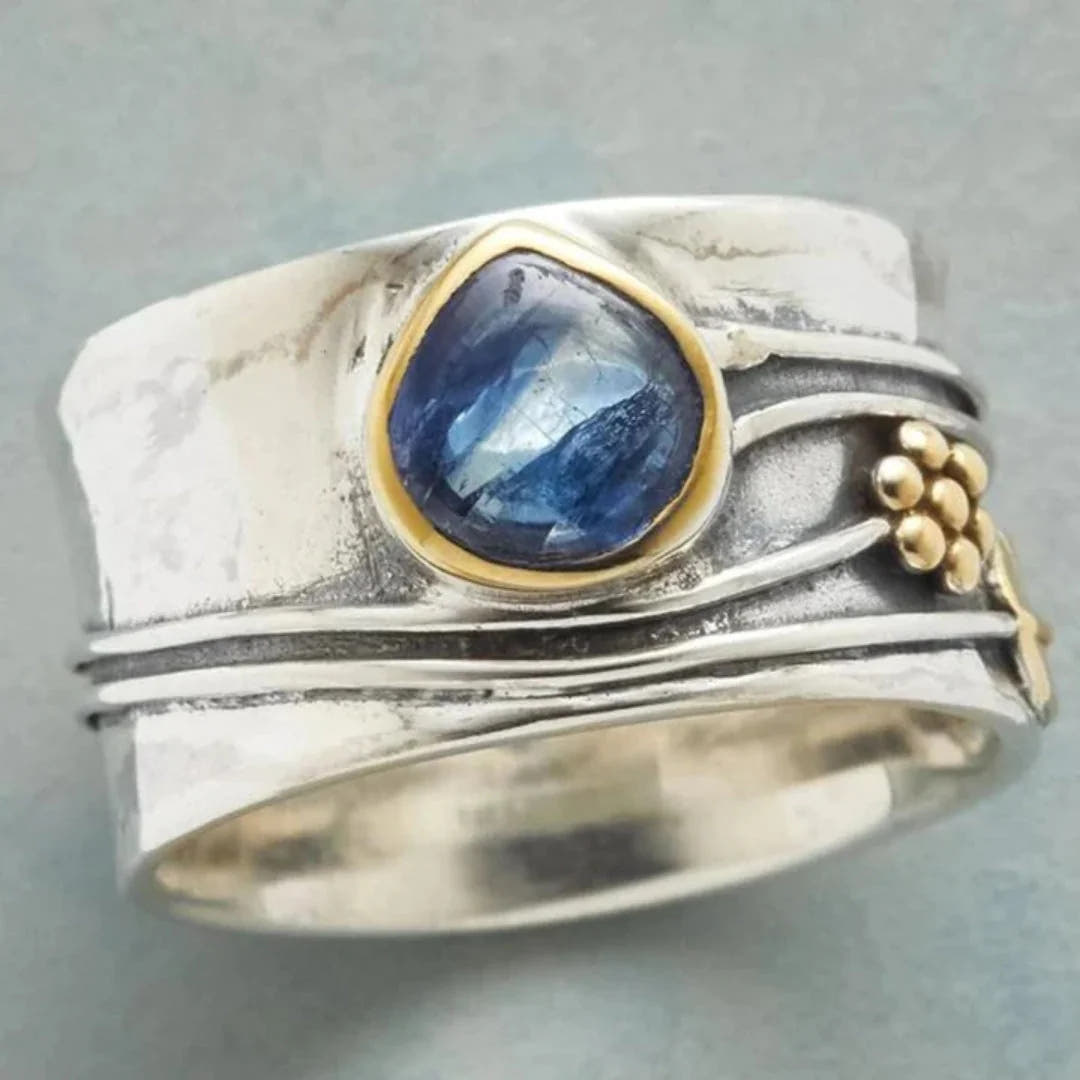 Midnight Blue Ring – Classic Sparkle